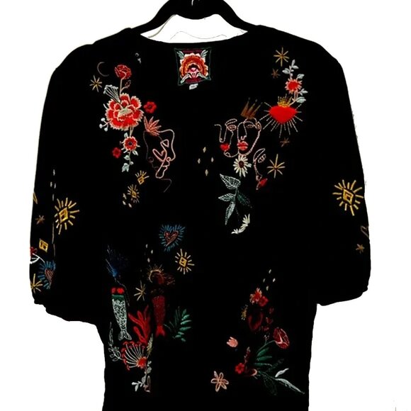 Johnny Was Ruth Puff Sleeve Floral Embroidered Tee Cotton Shirt Black Top NEW - Picture 6 of 7